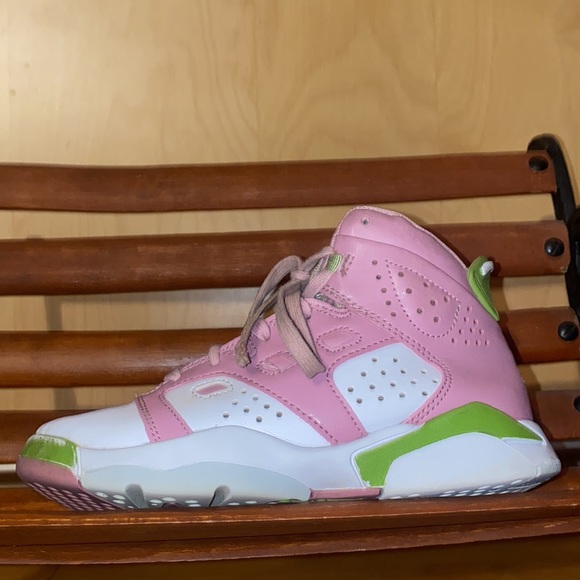 Girls Nike air Jordan 6 in pink and green - Picture 2 of 3